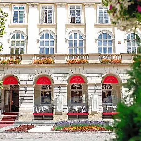 Hotel Justlvivit At The Rynok Square Lviv