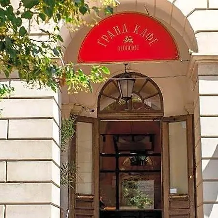 Justlvivit At The Rynok Square Hotel