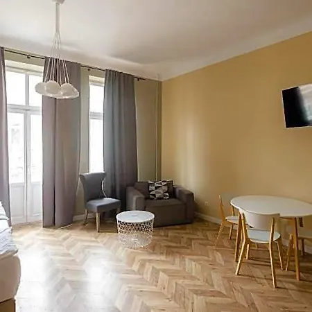 Justlvivit At The Rynok Square 4*